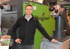 Lasse Nienhaus with dp-Energietechniek in front of a boiler fired with biomass from wood. 200 kW power output. The company offers power outputs from 30 kw up to 10.000 kW.